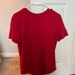 Lulu red tee